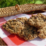 Chewy Spicy Raisin Oatmeal Cookies
