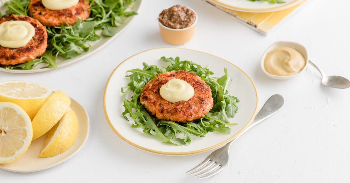 salmon-cake-with-mustard-aioli