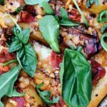 caramelized-pear-and-proscuitto-pizza